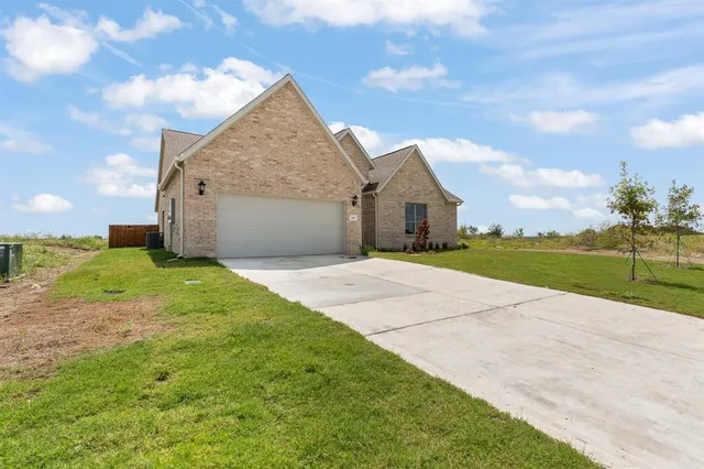 $435,000 | 245 Brahman Street, Venus, TX 76084