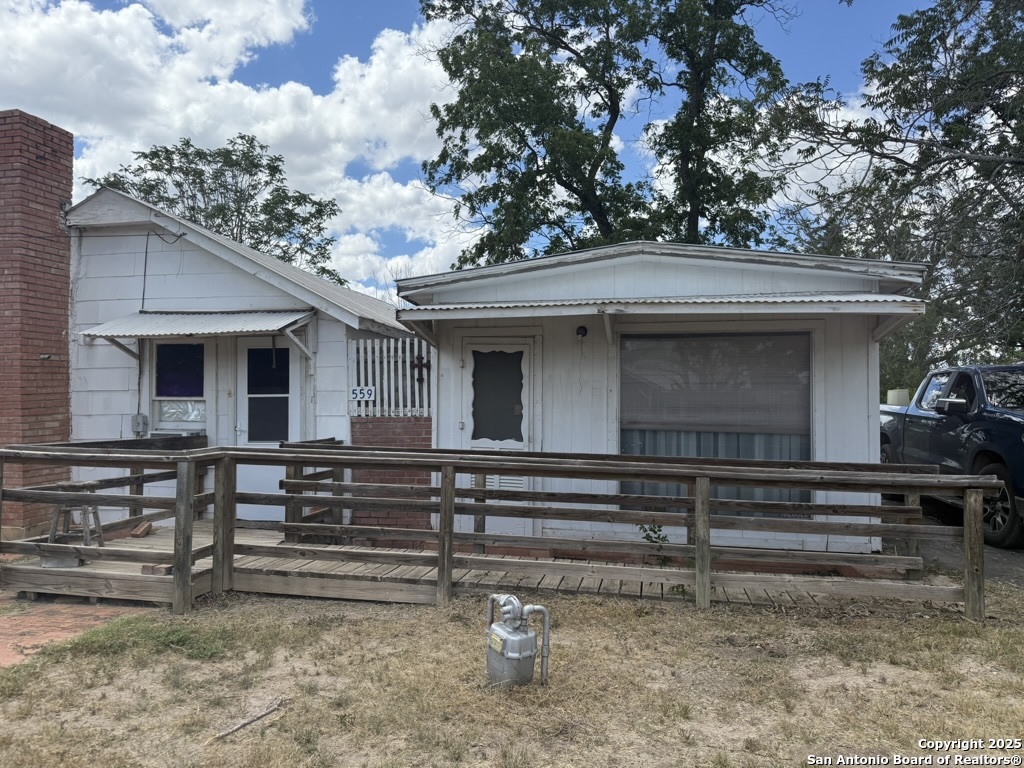 559 West Rheiner Avenue Sabinal, TX 78881 - Photo 2 of 6
