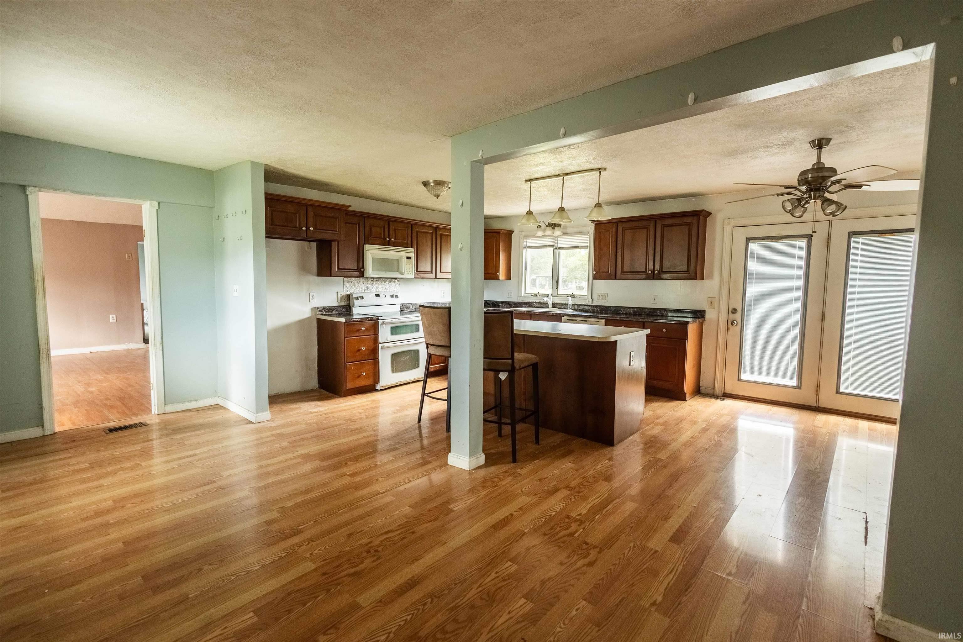 430 Wade Street Mitchell, IN 47446 - Photo 3 of 23
