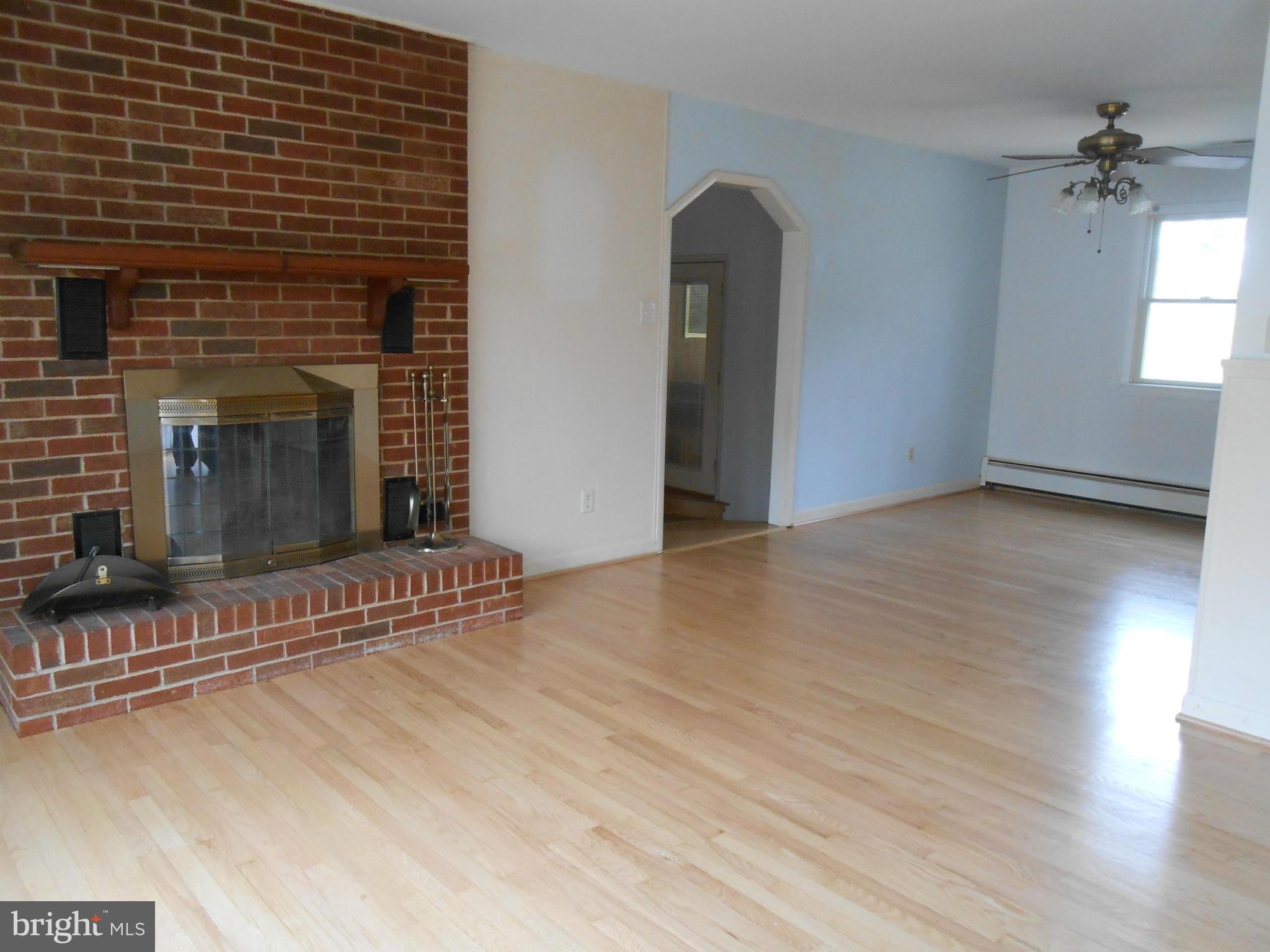 42802 Moll Dyer Road Leonardtown, MD 20650 - Photo 2 of 18 Living Room