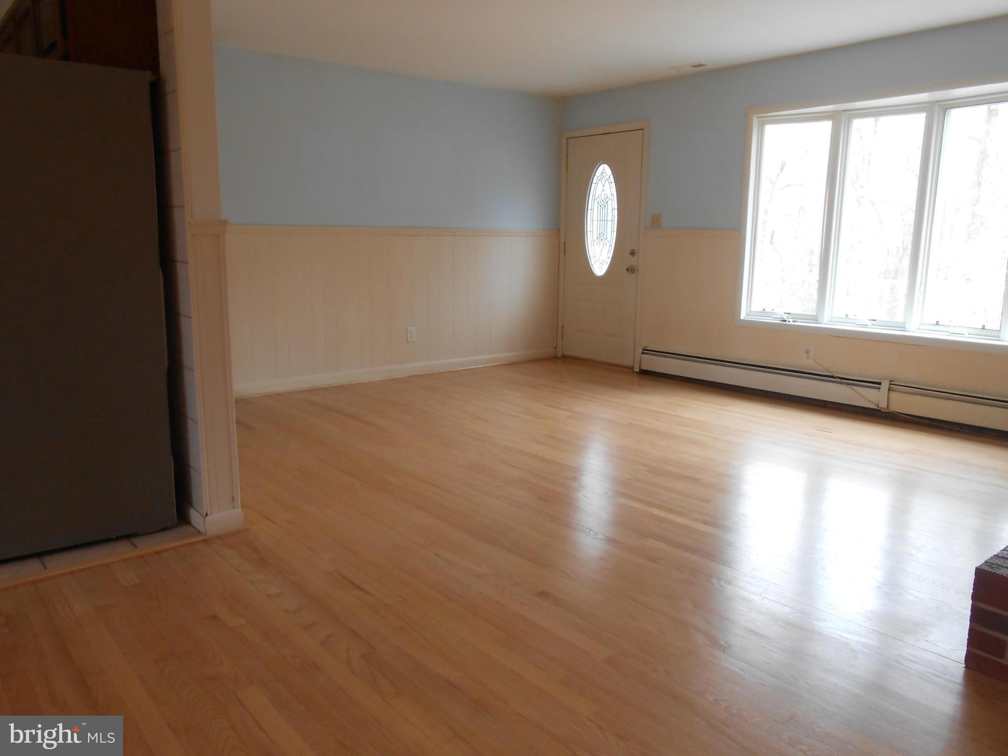 42802 Moll Dyer Road Leonardtown, MD 20650 - Photo 3 of 18 Living Room