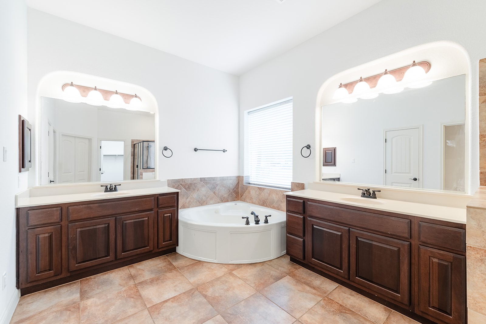 114 North Saddle Ridge Drive Cedar Park, TX 78613 - Photo 18 of 40 a bathroom with a tub sink and mirror