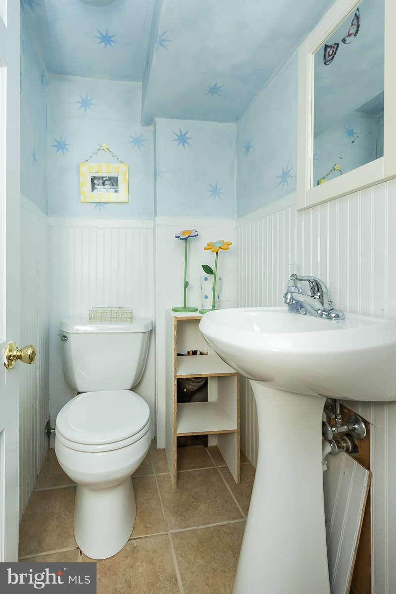 6408 Pinehurst Road Baltimore, MD 21212 - Photo 14 of 29 Bath