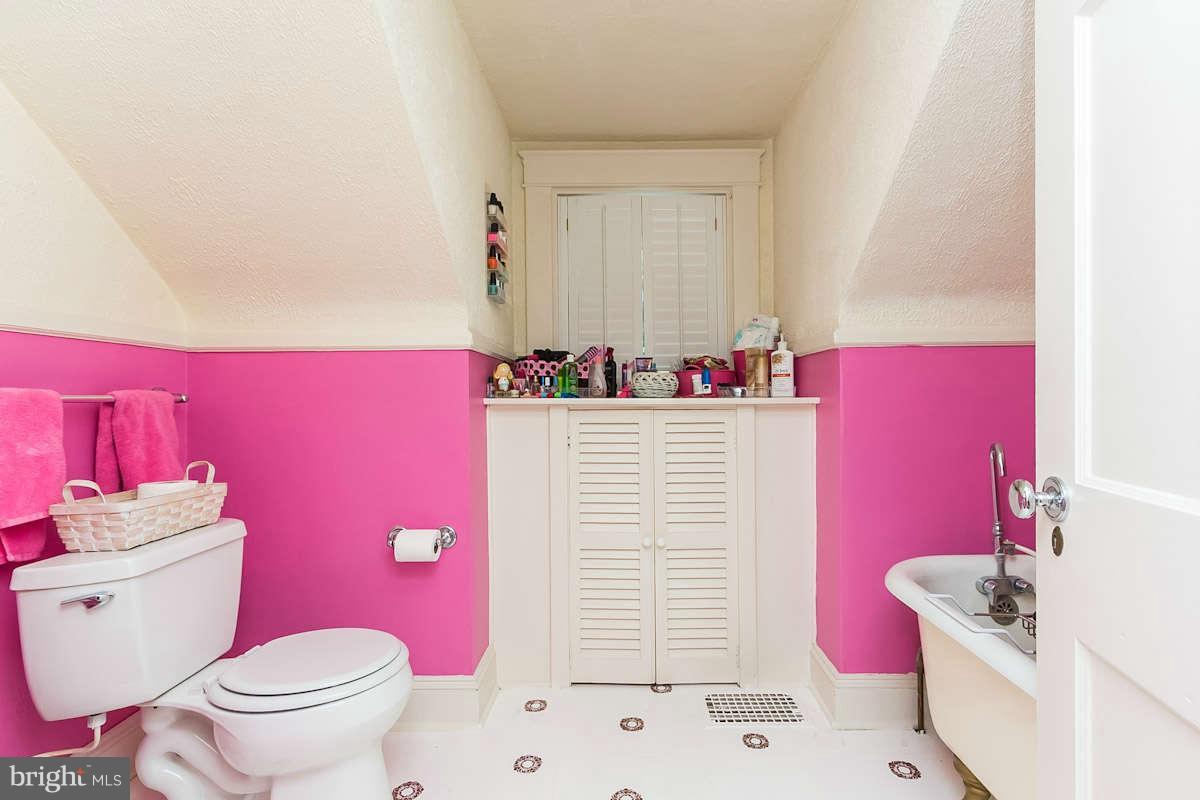 6408 Pinehurst Road Baltimore, MD 21212 - Photo 23 of 29 Bath