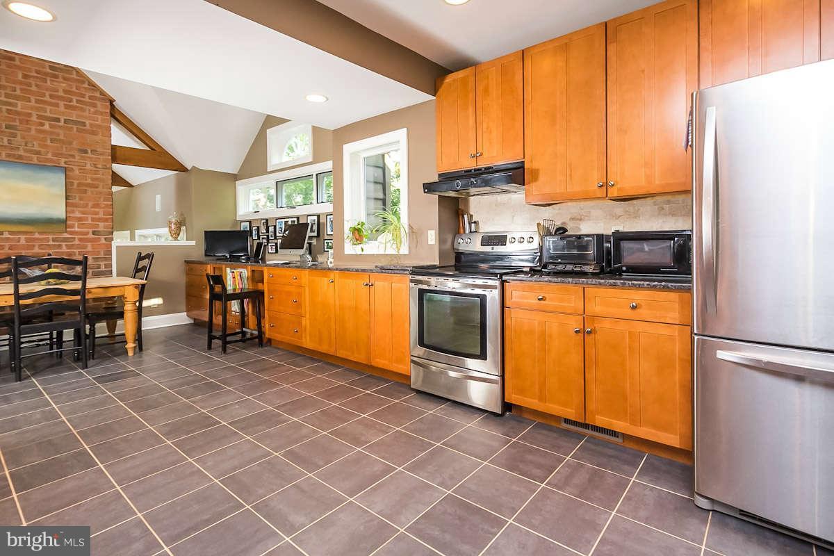 6408 Pinehurst Road Baltimore, MD 21212 - Photo 6 of 29 Kitchen
