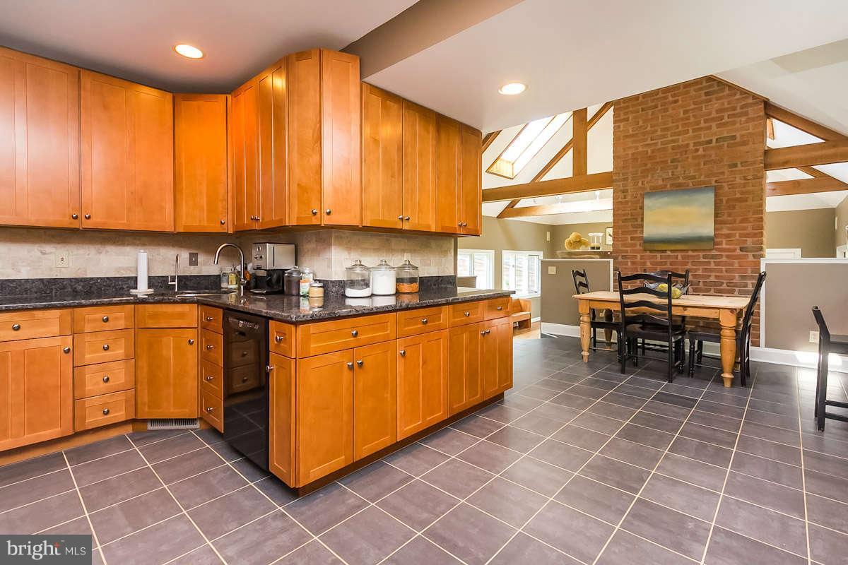 6408 Pinehurst Road Baltimore, MD 21212 - Photo 7 of 29 Kitchen