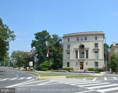 1931 Belmont Road Northwest, Unit 1087 Washington, DC 20009 - Photo 3 of 30 Community