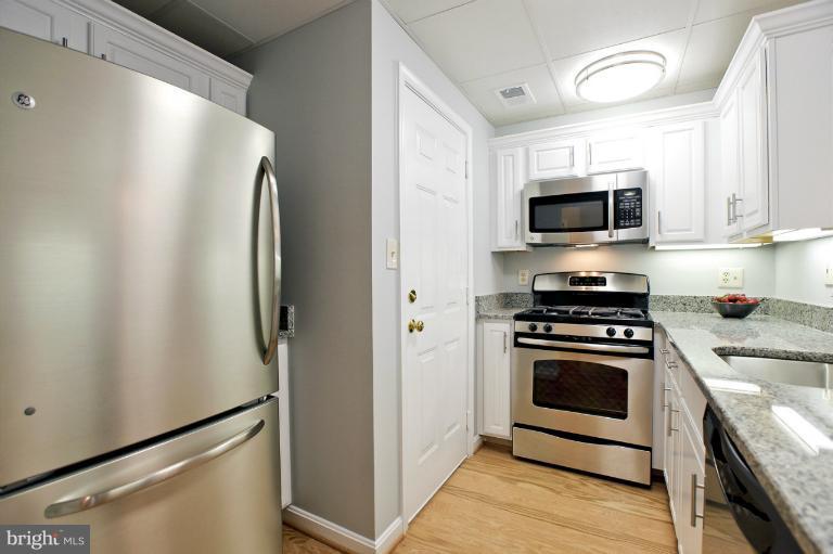 1931 Belmont Road Northwest, Unit 1087 Washington, DC 20009 - Photo 21 of 30 Kitchen