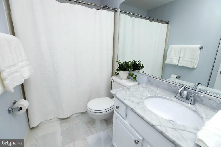 1931 Belmont Road Northwest, Unit 1087 Washington, DC 20009 - Photo 4 of 30 Bath