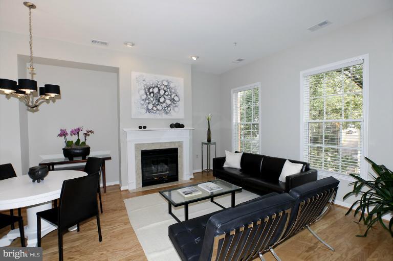 1931 Belmont Road Northwest, Unit 1087 Washington, DC 20009 - Photo 7 of 30 Living Room