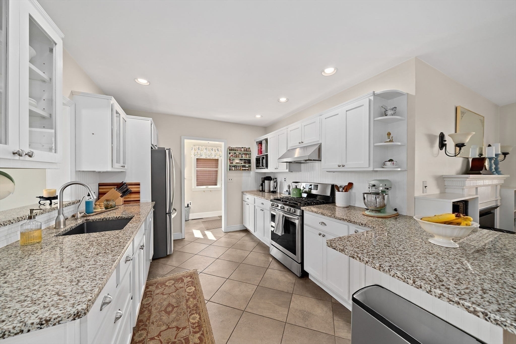 17 Castle Road Weymouth, MA 02189 - Photo 17 of 42 Gallery Image 17
