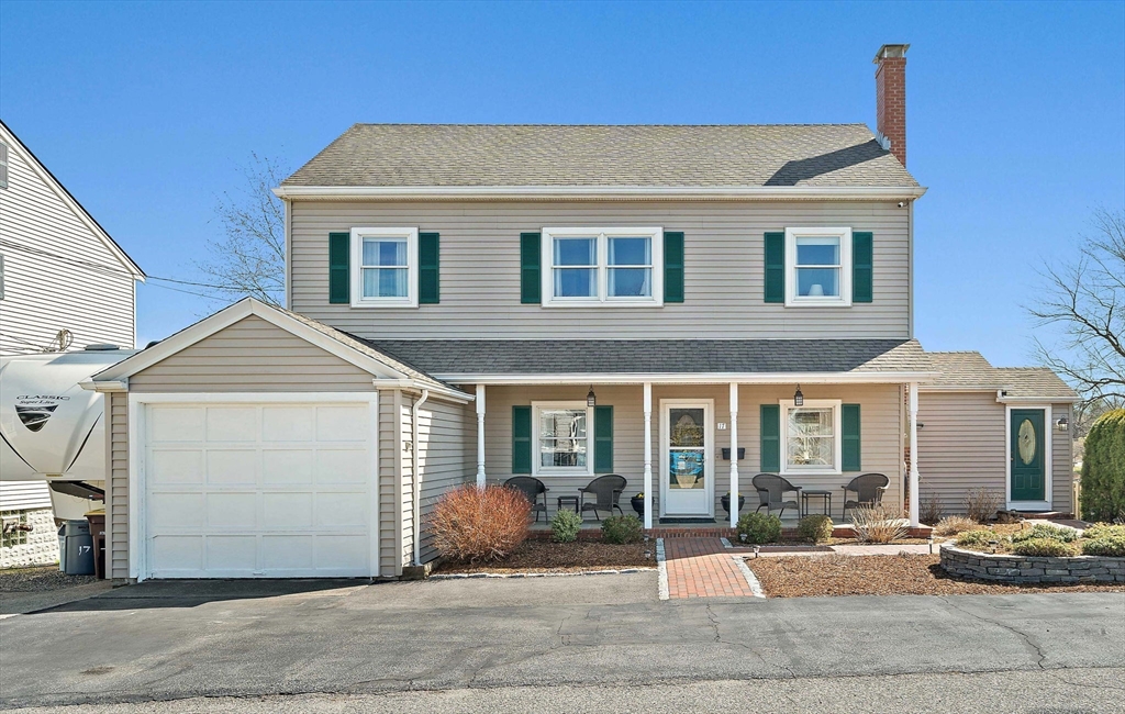 17 Castle Road Weymouth, MA 02189 - Photo 2 of 42 Gallery Image 2