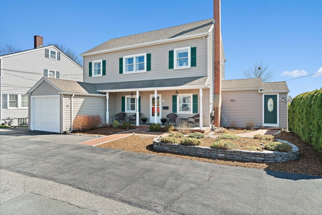 17 Castle Road Weymouth, MA 02189 - Photo 3 of 42 Gallery Image 3