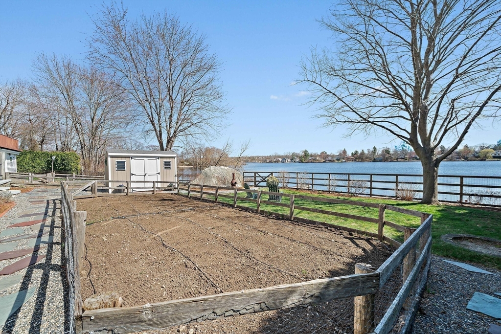 17 Castle Road Weymouth, MA 02189 - Photo 8 of 42 Gallery Image 8