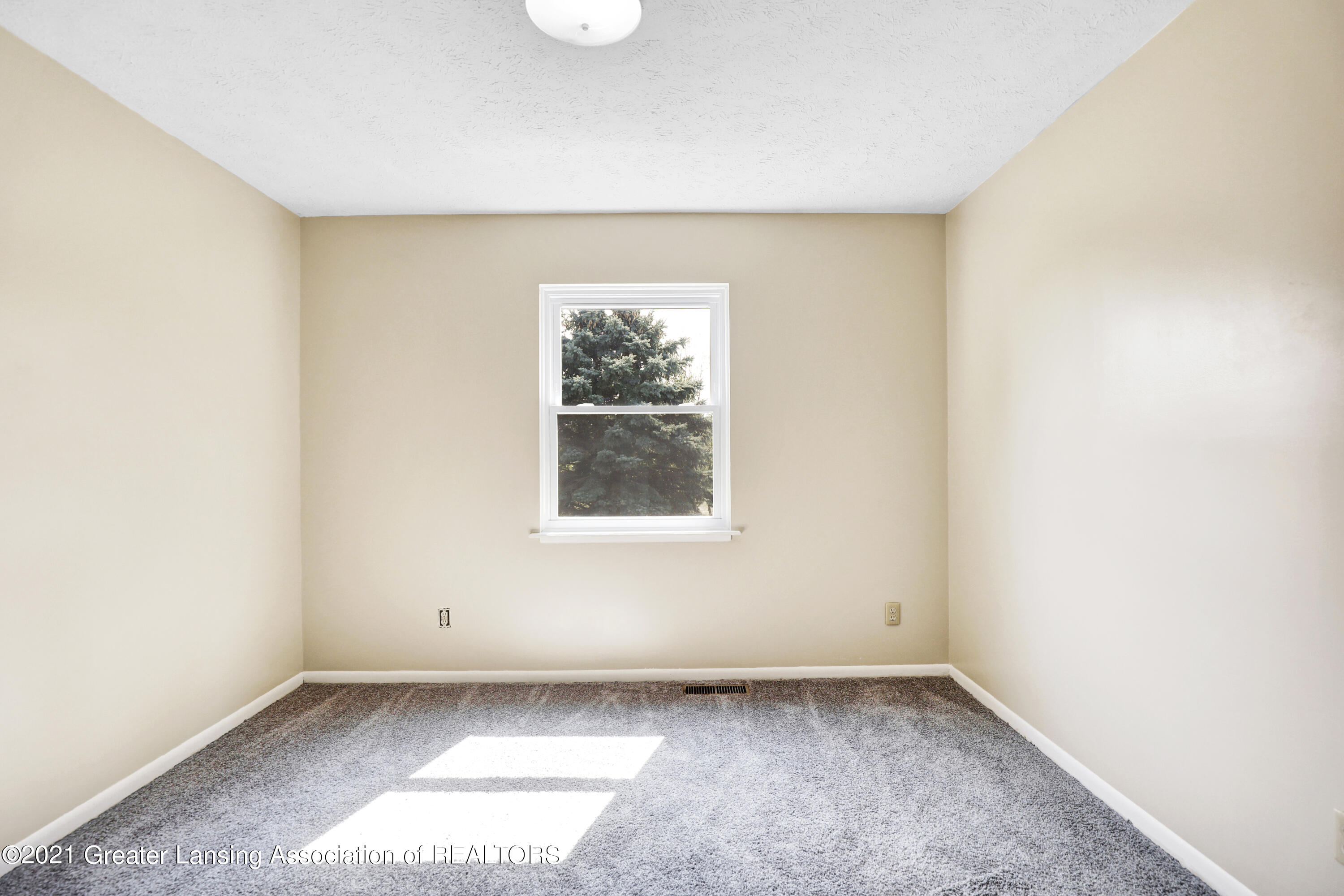 5475 Harper Road Holt, MI 48842 - Photo 19 of 33 2nd bedroom