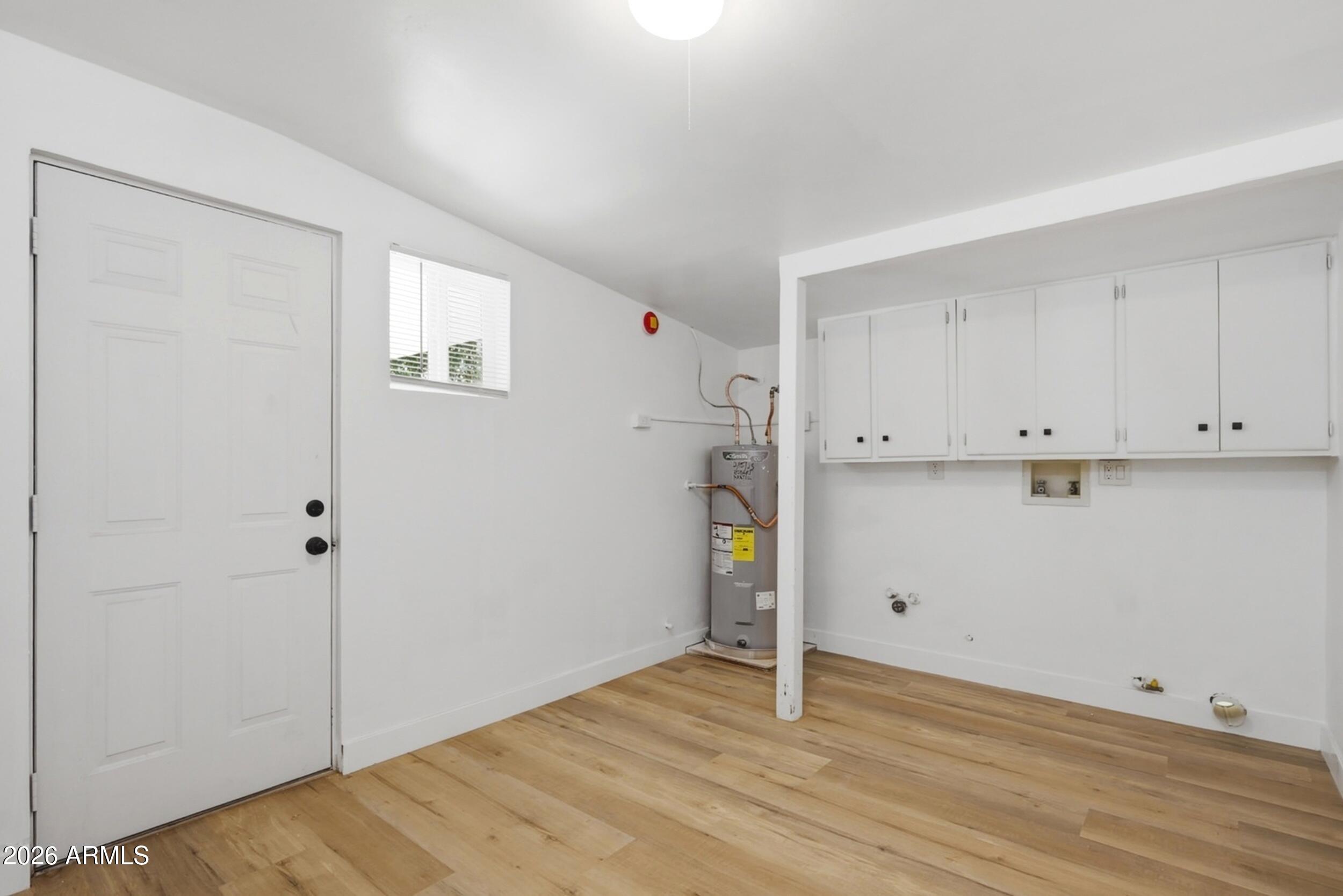 1555 West 6th Street Tempe, AZ 85281 - Photo 29 of 40 a view of empty room with wooden floor