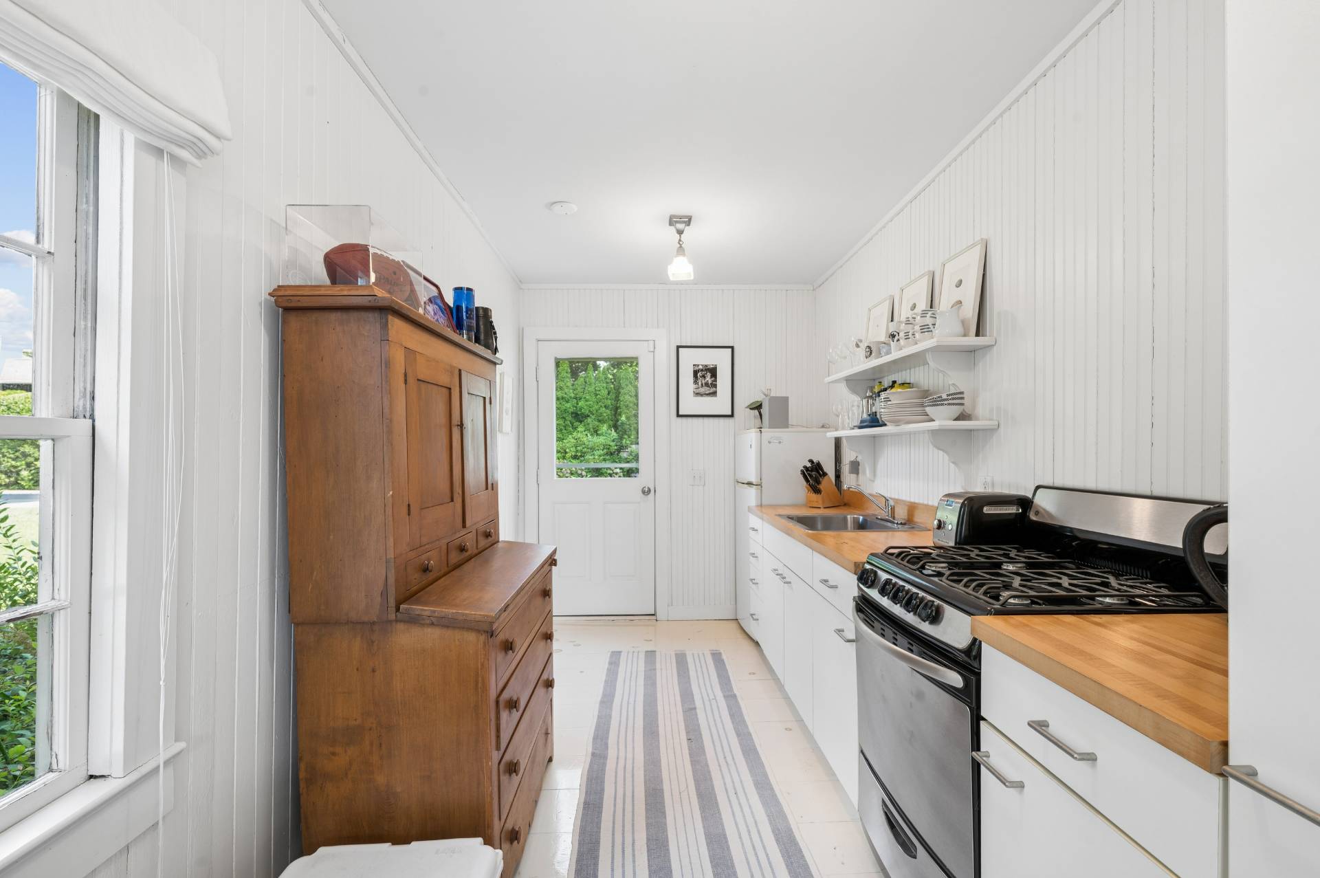 237 Maple Lane Bridgehampton, NY 11932 - Photo 23 of 27 Gallery Image 23