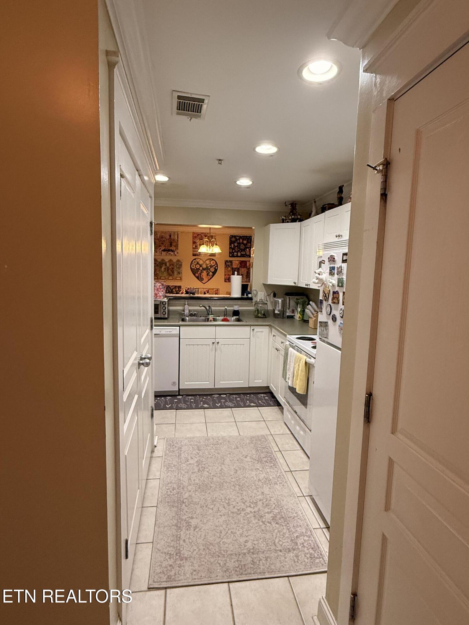 3708 Spruce Ridge Way, Unit 2102 Knoxville, TN 37920 - Photo 4 of 43 IMG_2523