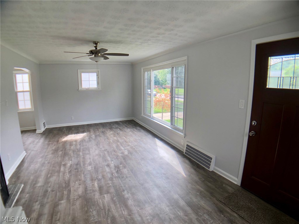 5447 Summit Road Cleveland, OH 44124 - Photo 3 of 25