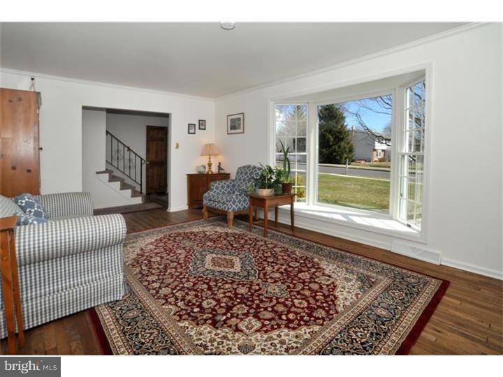520 Sharon Road Colmar, PA 18915 - Photo 3 of 25 Living Room