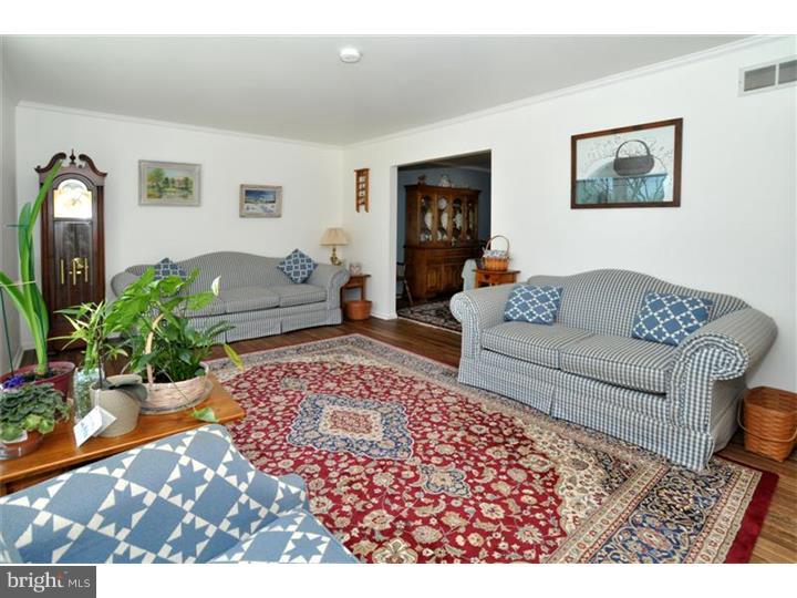 520 Sharon Road Colmar, PA 18915 - Photo 4 of 25 Living Room