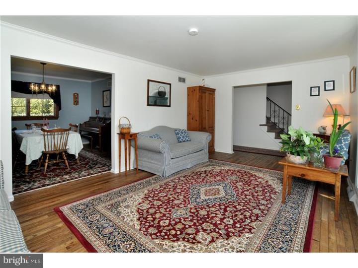 520 Sharon Road Colmar, PA 18915 - Photo 5 of 25 Living Room