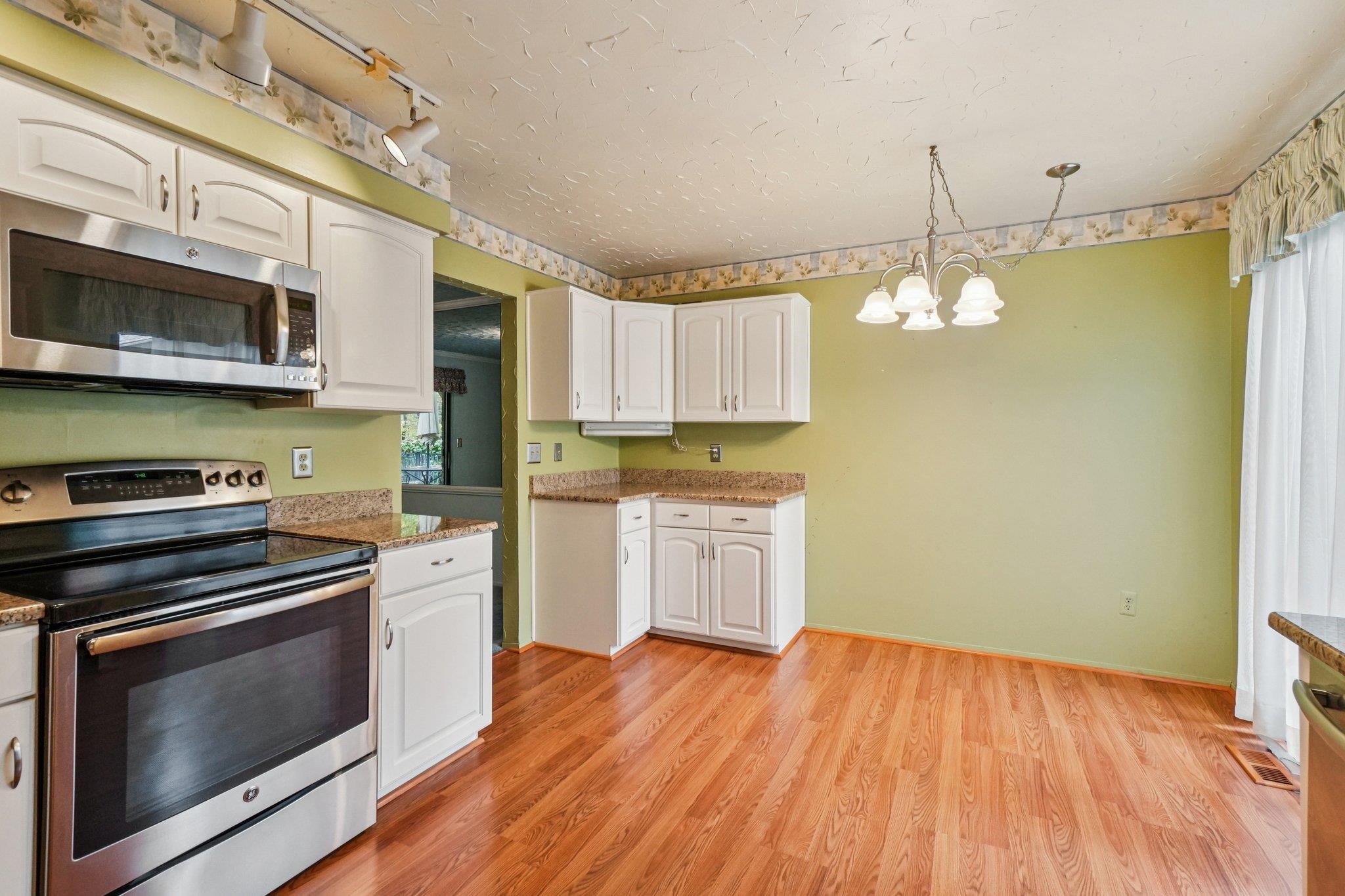 1812 Burning Bush Court Rochester Hills, MI 48309 - Photo 13 of 33
