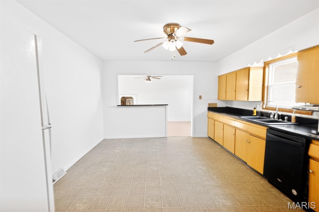 205 East 2nd N Street Mount Olive, IL 62069 - Photo 3 of 18