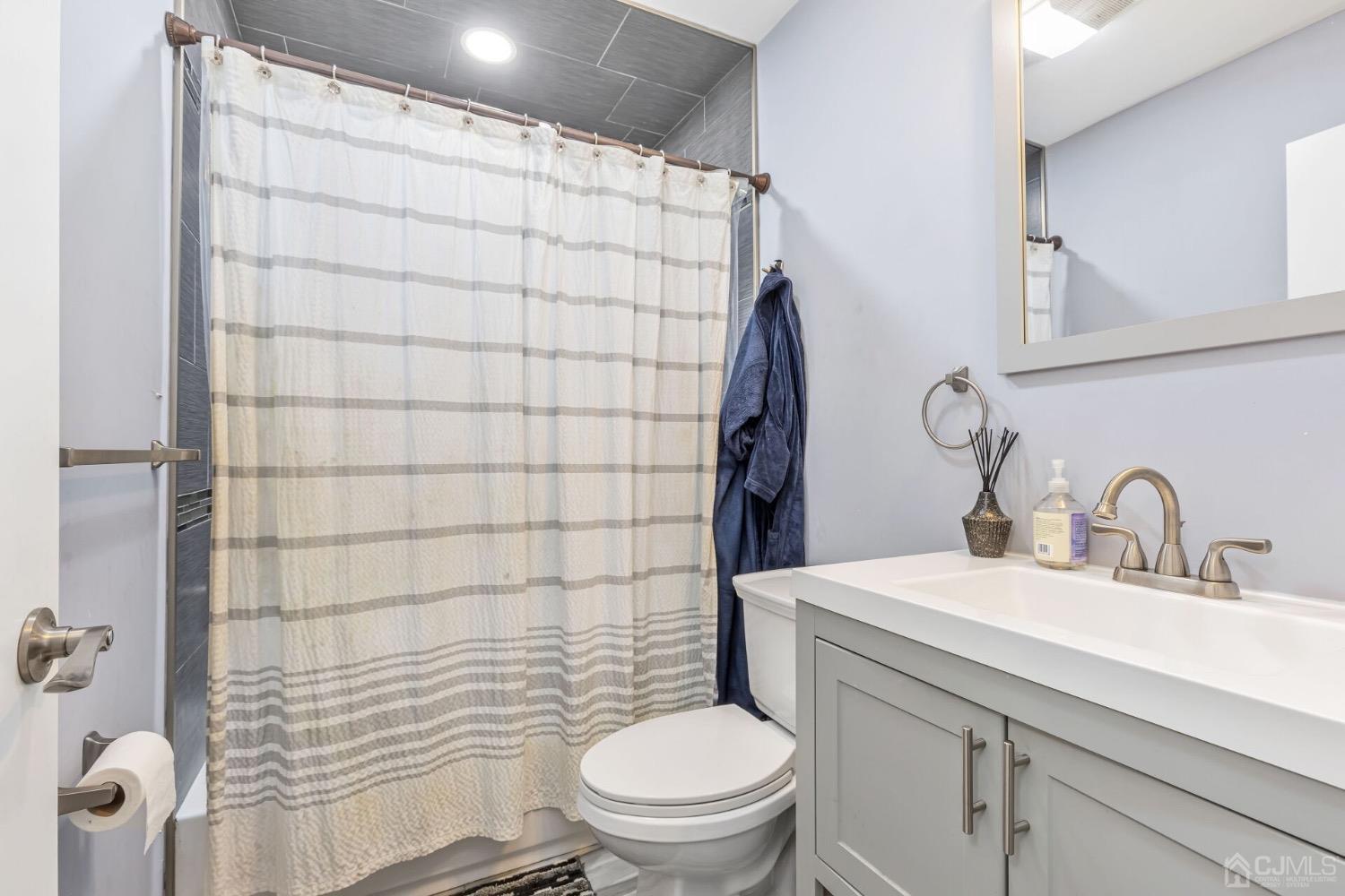 261 New Market Road Dunellen, NJ 08812 - Photo 14 of 27