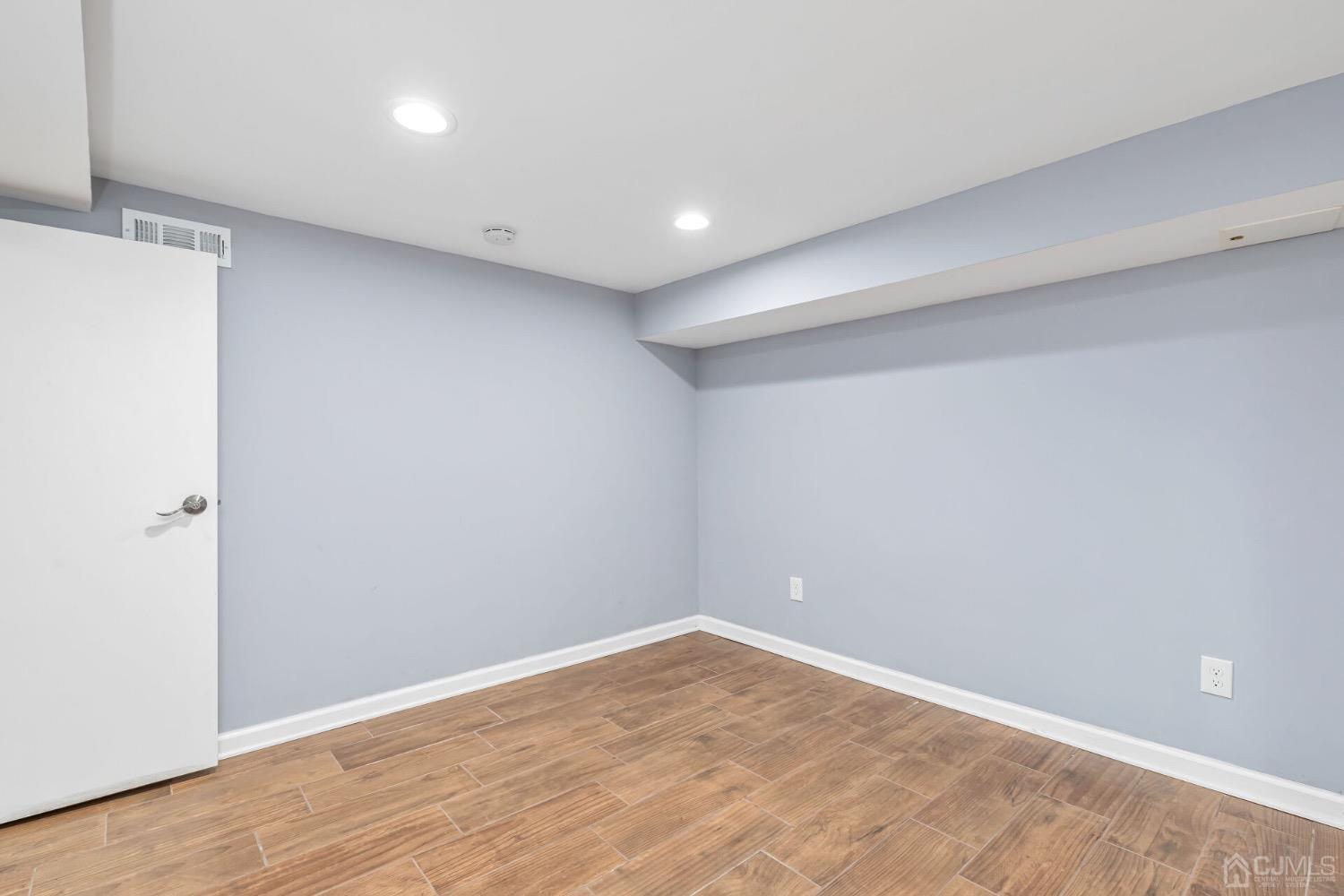 261 New Market Road Dunellen, NJ 08812 - Photo 18 of 27