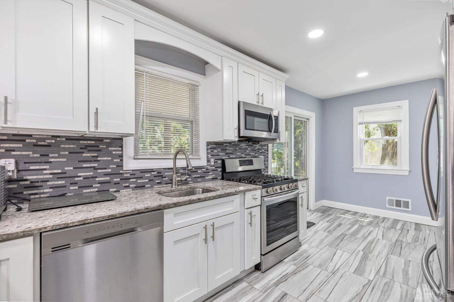 261 New Market Road Dunellen, NJ 08812 - Photo 7 of 27