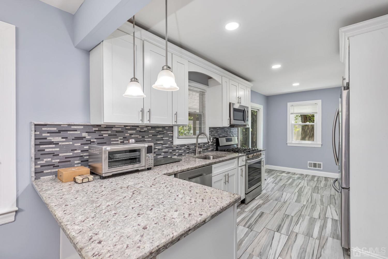 261 New Market Road Dunellen, NJ 08812 - Photo 8 of 27