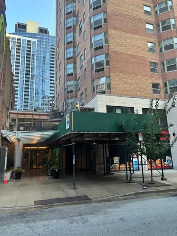 $3,390 | 8 West Chestnut Street, Unit 21F, Chicago, IL 60610