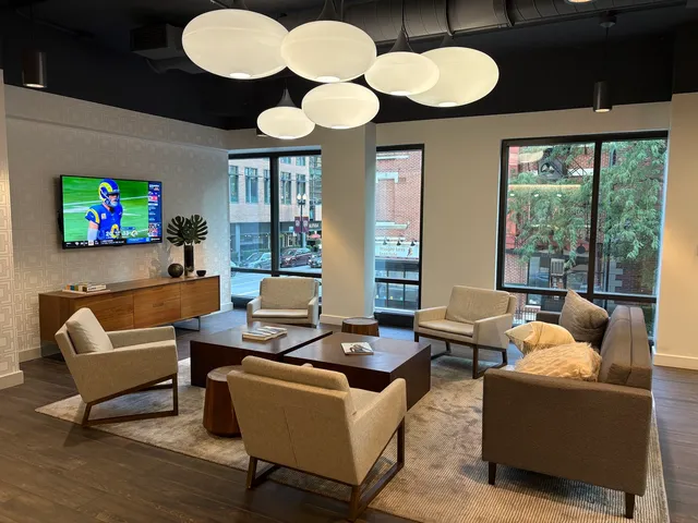 $3,390 | 8 West Chestnut Street, Unit 21F, Chicago, IL 60610