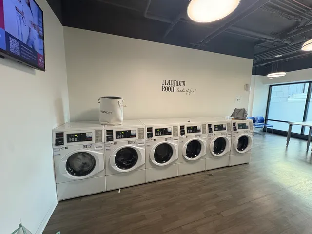 $3,390 | 8 West Chestnut Street, Unit 21F, Chicago, IL 60610