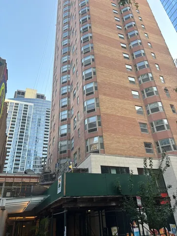 $3,390 | 8 West Chestnut Street, Unit 21F, Chicago, IL 60610