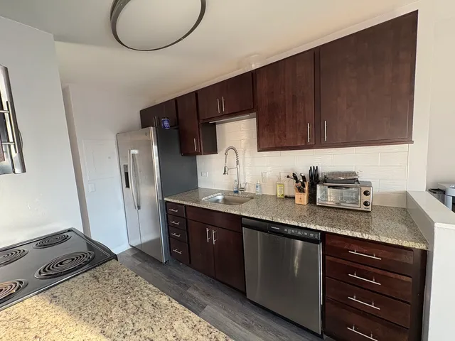 $3,390 | 8 West Chestnut Street, Unit 21F, Chicago, IL 60610