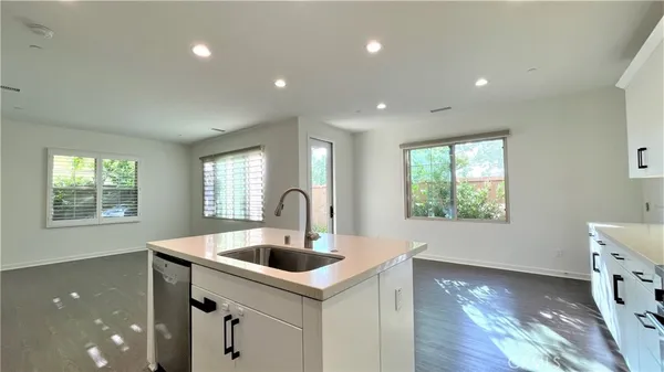 $4,400 | 155 Excursion, Irvine, CA 92618