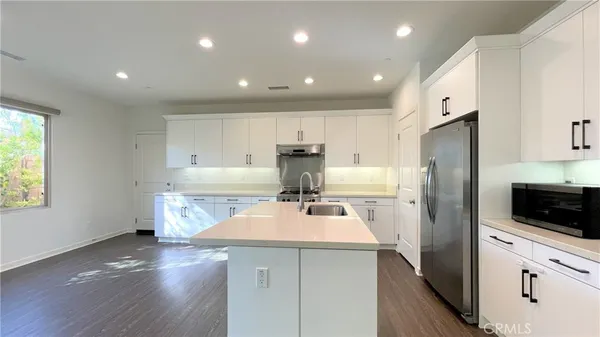 $4,400 | 155 Excursion, Irvine, CA 92618