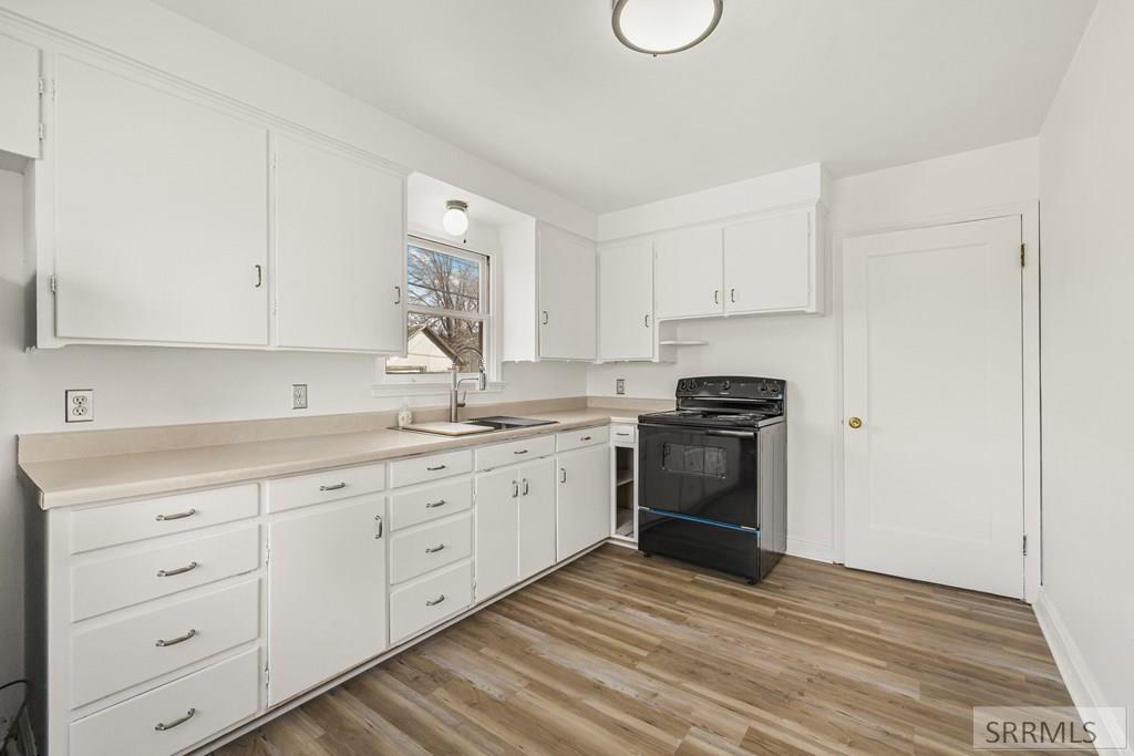 1115 East Wyeth Street Pocatello, ID 83201 - Photo 12 of 32 Kitchen