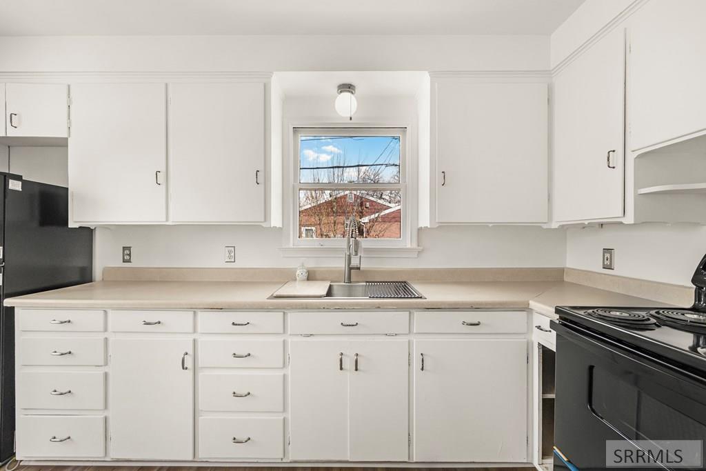 1115 East Wyeth Street Pocatello, ID 83201 - Photo 13 of 32 Kitchen