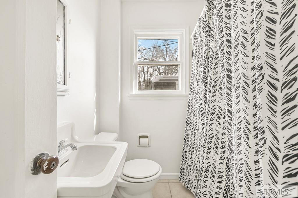 1115 East Wyeth Street Pocatello, ID 83201 - Photo 18 of 32 Bathroom