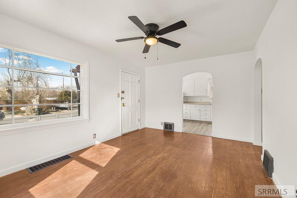 1115 East Wyeth Street Pocatello, ID 83201 - Photo 8 of 32 Living Room