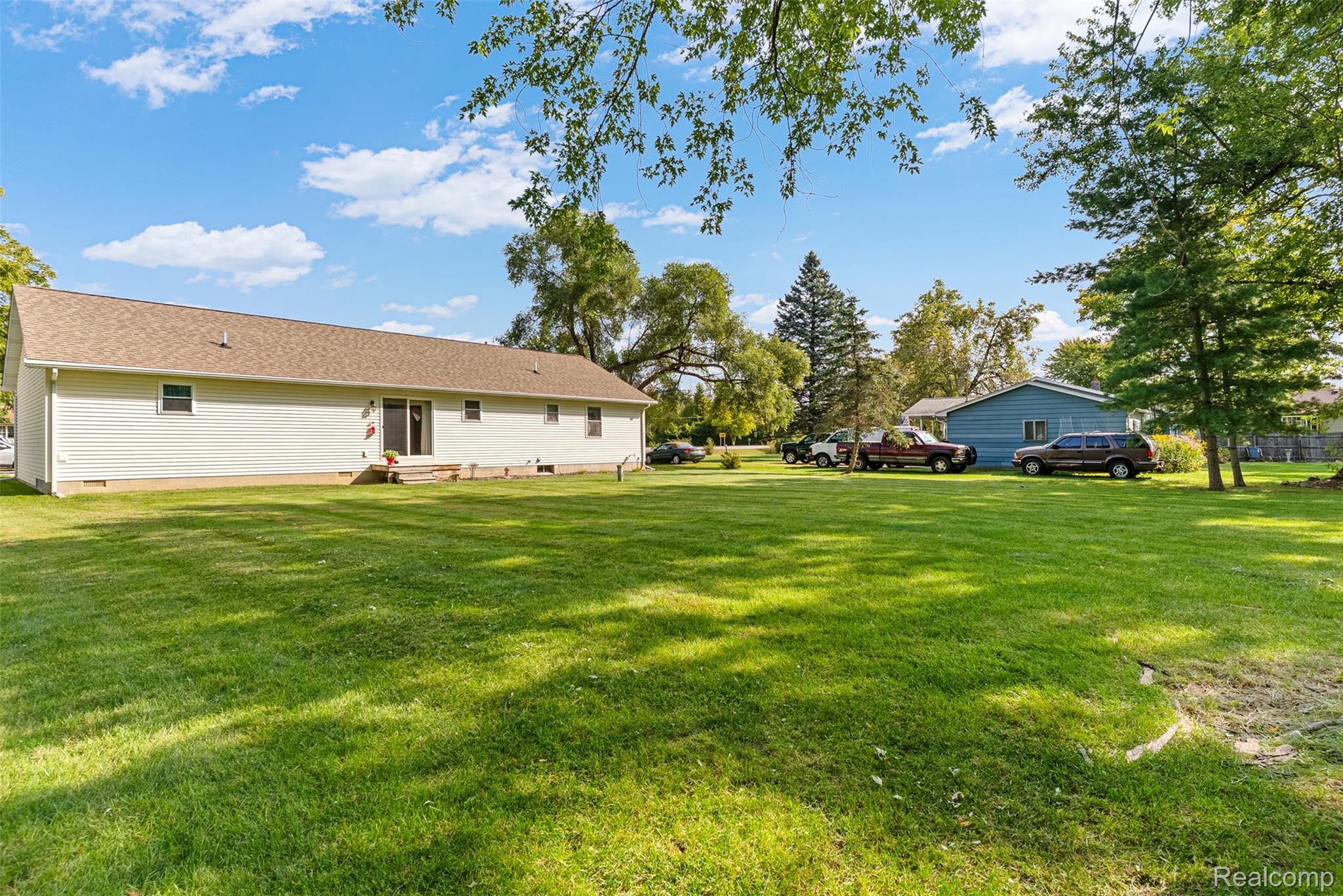 1091 Reid Road Flint, MI 48507 - Photo 31 of 35 View of green lawn