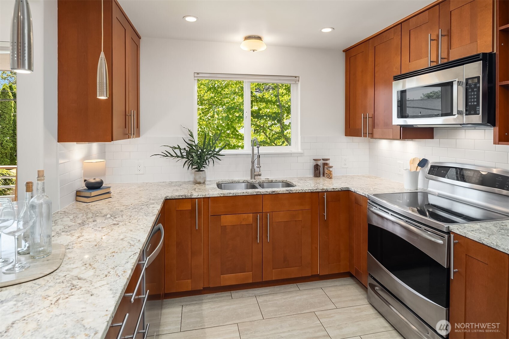 2600 West Howe Street Seattle, WA 98199 - Photo 15 of 40