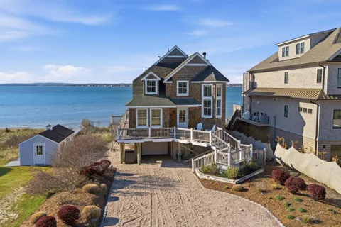 $4,750,000 | 688 Dune Road, West Hampton Dunes, NY 11978