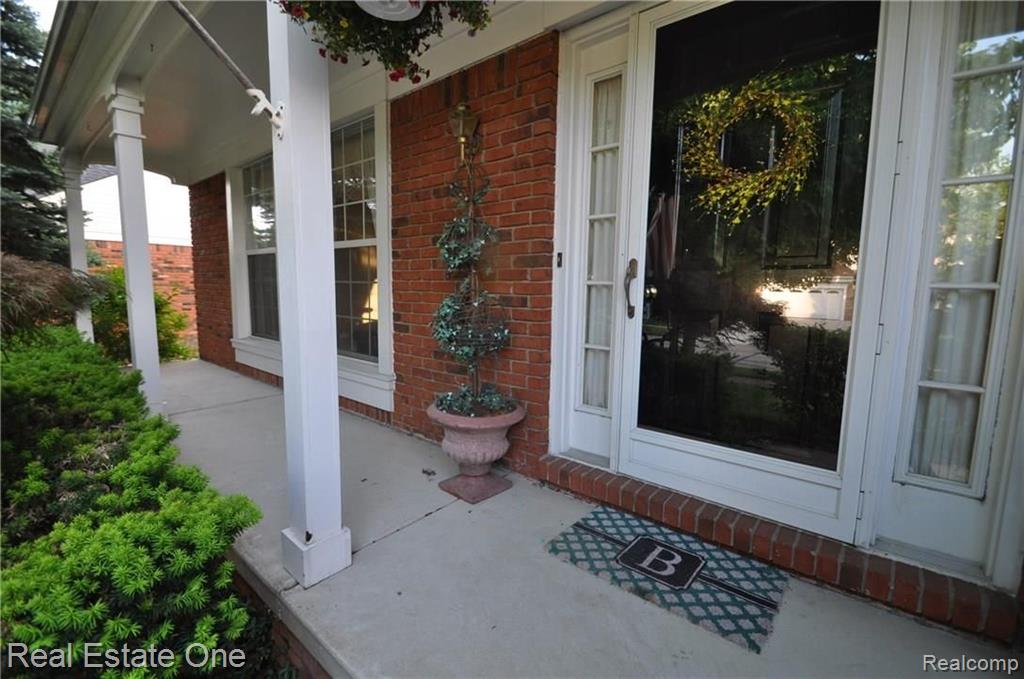 1166 Arms Court Rochester Hills, MI 48307 - Photo 2 of 30