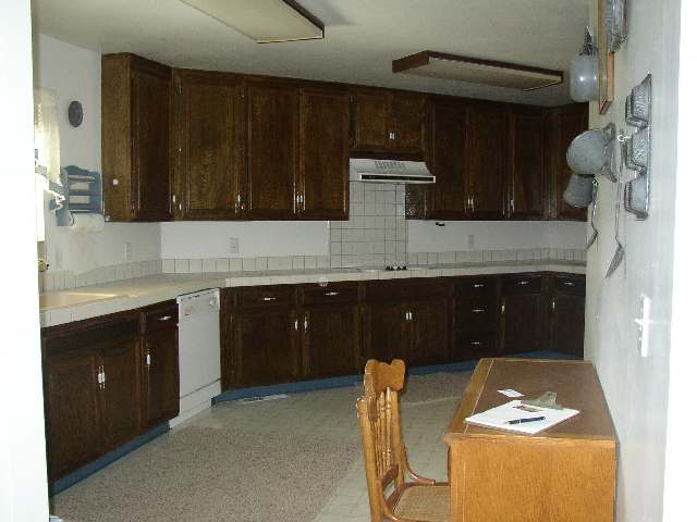 3213 Alcorn Road, Unit E1 Fallon, NV 89406 - Photo 5 of 8 a kitchen with a sink and a stove