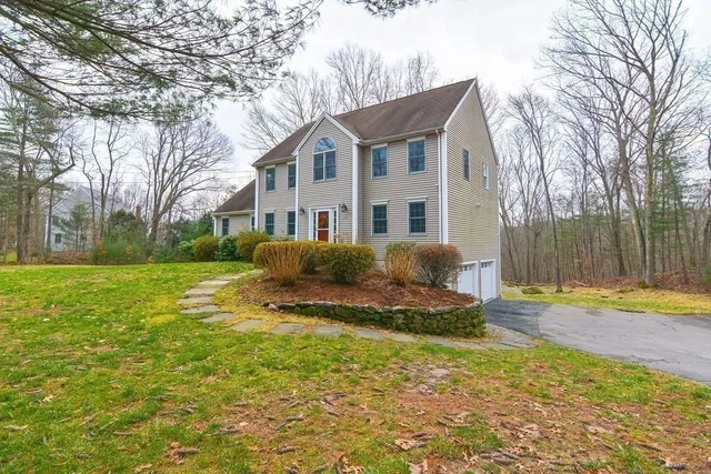 $4,500 | 173 East Street, Upton, MA 01568