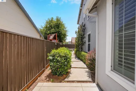 $874,000 | 321 Myrtle Lane, Oakley, CA 94561
